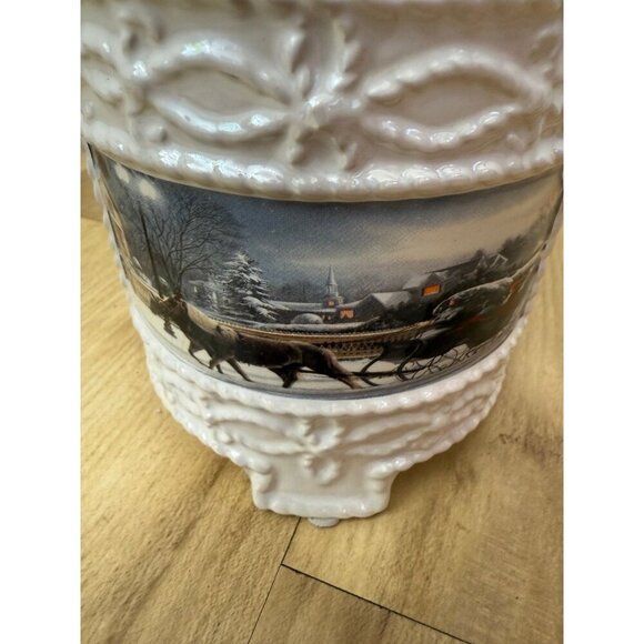 Limited Edition “Heavenly Night” Winter Scene Ceramic Holder – Kevin Daniel - Picture 2 of 12